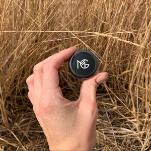 Insomnia pigment from MG